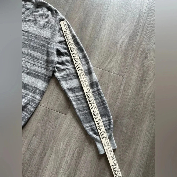 Calvin Klein Gray Striped Long Sleeve V Neck Merino Wool Blend Sweater womens XL - Picture 10 of 11